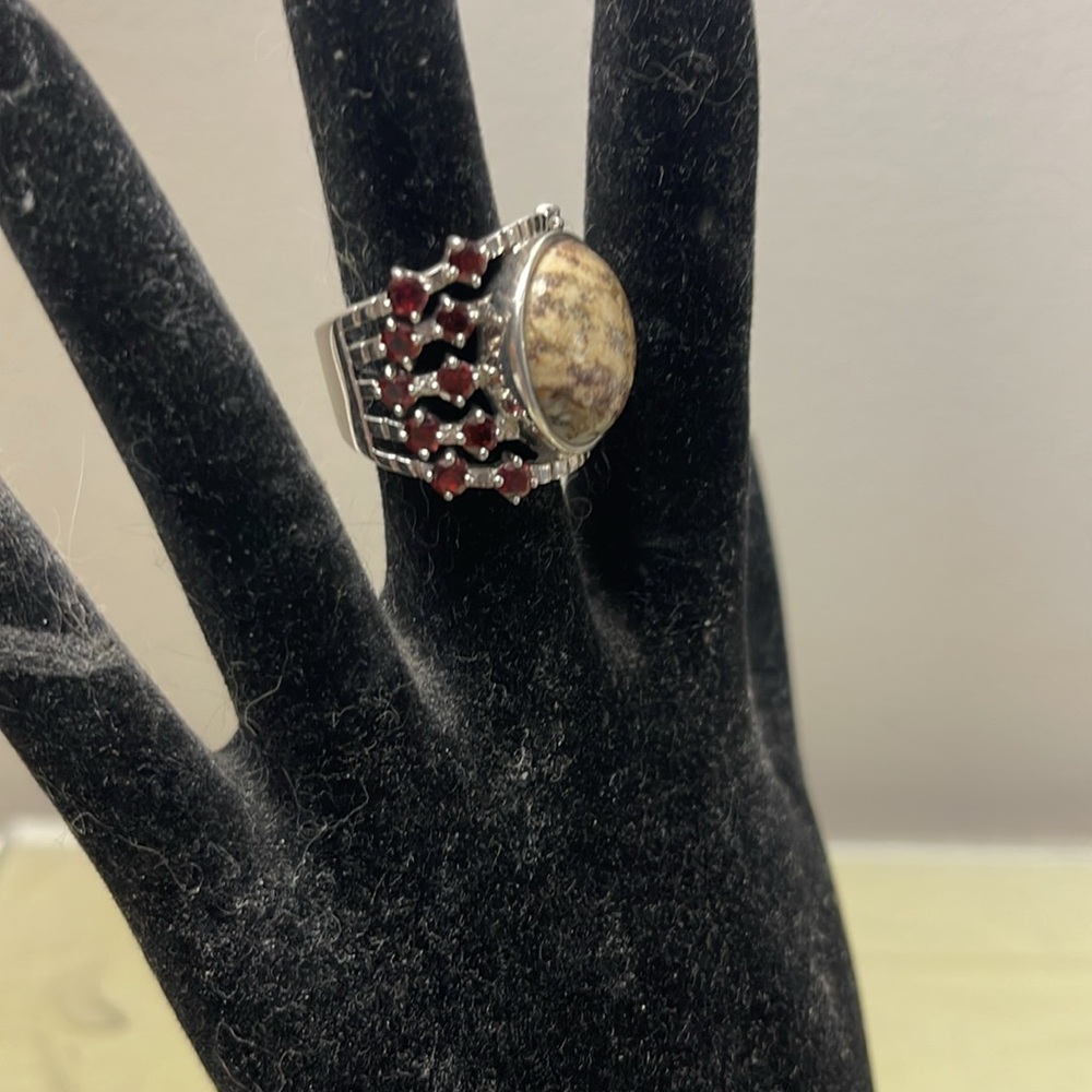Jasper & garnet cocktail ring. - Picture 2 of 3